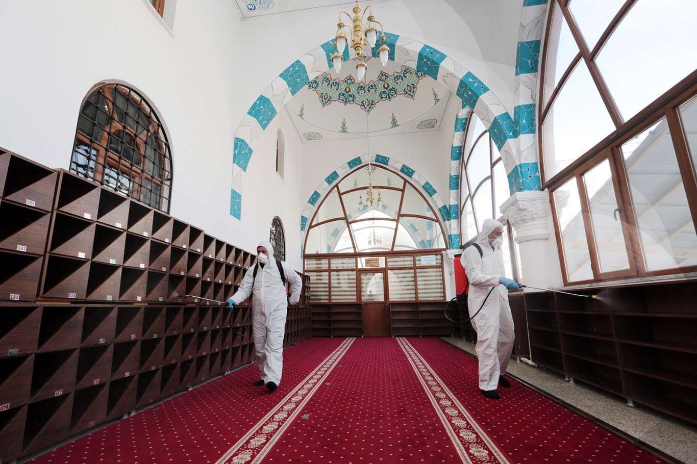 Van'da camiler Ramazan öncesi dezenfekte edildi